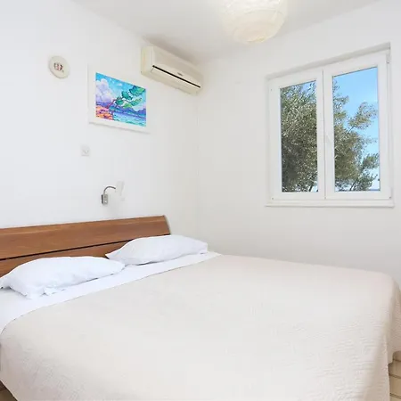 Apartment By The Sea Pisak, Omis - 1006 Pisak